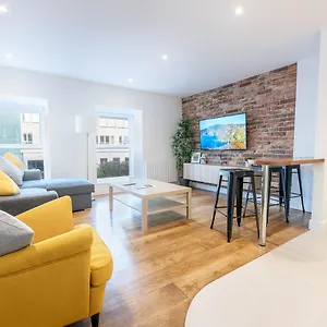 Modern Canal View Home, In Centre, Sleeps 8 Apartment